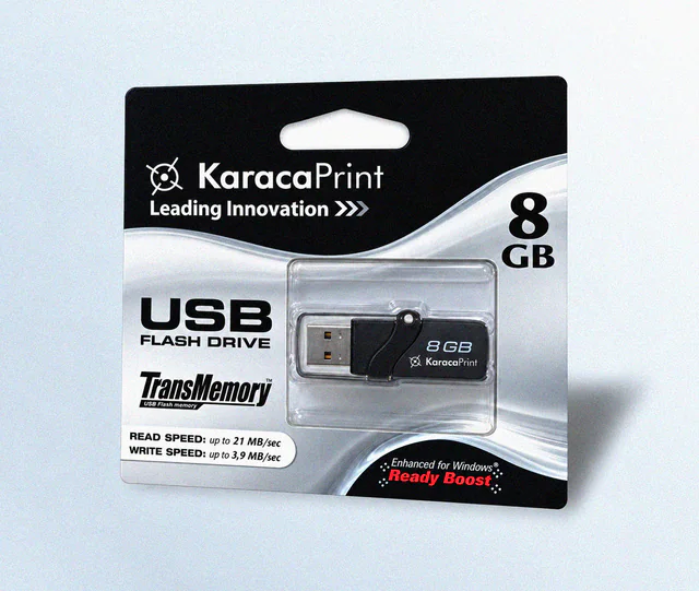 Soğuk tutkallı ambalaj — USB bellek için baskılı kartlı ambalaj örneği
